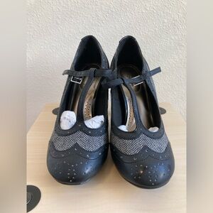 Dexflex Comfort Black and Herringbone Women's Pumps/Heels